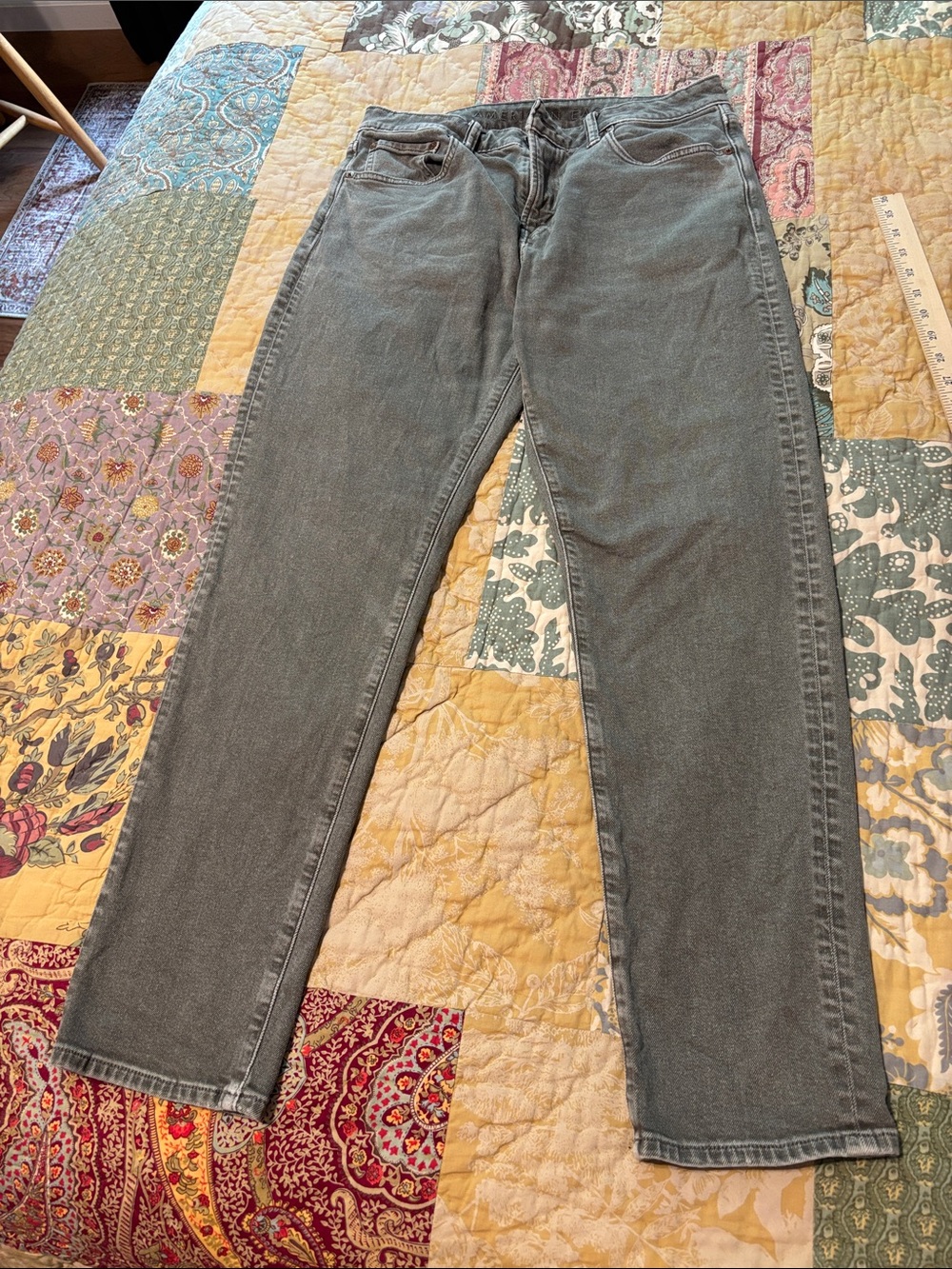 Mens American Eagle 32x32 Gray Jeans